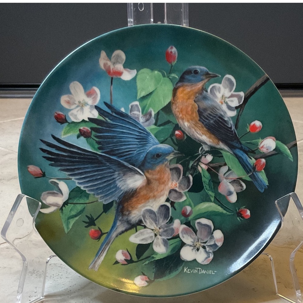 Edwin M Knowles The Bluebird Collector Plate Kevin Daniel 1986 Birds of Garden